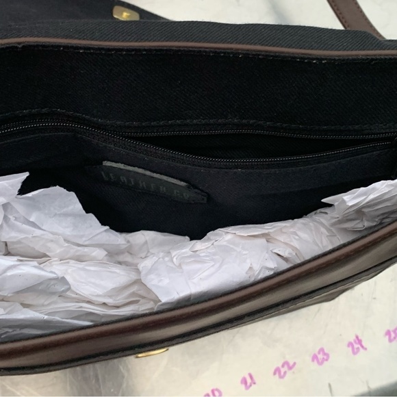 Liz Claiborne Leather Co. Shoulder Handbag Purse - Picture 8 of 9